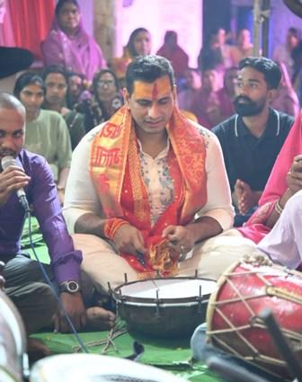 नवरात्रि पर विधायक देवेंद्र यादव ने किए मां दुर्गा के दर्शन, क्षेत्रवासियों की खुशहाली की कामना...