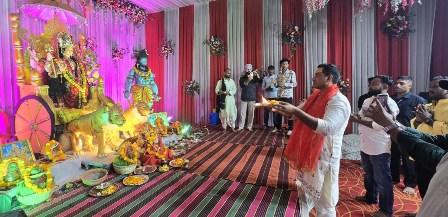 नवरात्रि पर विधायक देवेंद्र यादव ने किए मां दुर्गा के दर्शन, क्षेत्रवासियों की खुशहाली की कामना...