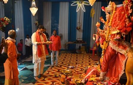 नवरात्रि पर विधायक देवेंद्र यादव ने किए मां दुर्गा के दर्शन, क्षेत्रवासियों की खुशहाली की कामना...