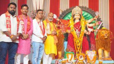 महाष्टमी पर मां दुर्गा की आराधना में लीन हुए विधायक ललित चंद्राकर, रिसाली-मरोदा और भिलाई के दुर्गा पंडालों में पहुंचकर लिया आशीर्वाद... 15 महाष्टमी पर मां दुर्गा की आराधना में लीन हुए विधायक ललित चंद्राकर, रिसाली-मरोदा और भिलाई के दुर्गा पंडालों में पहुंचकर लिया आशीर्वाद...