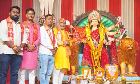 महाष्टमी पर मां दुर्गा की आराधना में लीन हुए विधायक ललित चंद्राकर, रिसाली-मरोदा और भिलाई के दुर्गा पंडालों में पहुंचकर लिया आशीर्वाद... 9 महाष्टमी पर मां दुर्गा की आराधना में लीन हुए विधायक ललित चंद्राकर, रिसाली-मरोदा और भिलाई के दुर्गा पंडालों में पहुंचकर लिया आशीर्वाद...