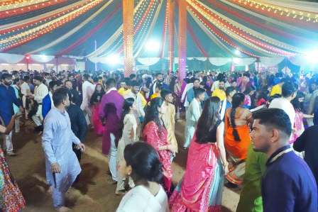 महाष्टमी पर मां दुर्गा की आराधना में लीन हुए विधायक ललित चंद्राकर, रिसाली-मरोदा और भिलाई के दुर्गा पंडालों में पहुंचकर लिया आशीर्वाद... 13 महाष्टमी पर मां दुर्गा की आराधना में लीन हुए विधायक ललित चंद्राकर, रिसाली-मरोदा और भिलाई के दुर्गा पंडालों में पहुंचकर लिया आशीर्वाद...