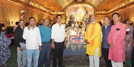 महाष्टमी पर मां दुर्गा की आराधना में लीन हुए विधायक ललित चंद्राकर, रिसाली-मरोदा और भिलाई के दुर्गा पंडालों में पहुंचकर लिया आशीर्वाद... 11 महाष्टमी पर मां दुर्गा की आराधना में लीन हुए विधायक ललित चंद्राकर, रिसाली-मरोदा और भिलाई के दुर्गा पंडालों में पहुंचकर लिया आशीर्वाद...