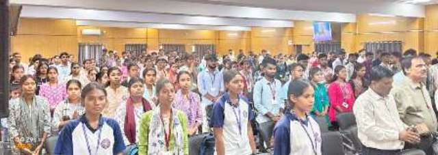 साईंस कॉलेज में लोकतंत्र की पाठशाला, 300 युवाओं ने ली जिम्मेदार नागरिक बनने की शपथ... 8 साईंस कॉलेज में लोकतंत्र की पाठशाला, 300 युवाओं ने ली जिम्मेदार नागरिक बनने की शपथ...
