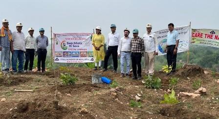 नंदिनी माइंस में सघन वृक्षारोपण, हरित क्षेत्र के विस्तार के साथ पर्यावरण संरक्षण का दिया संदेश... 1 नंदिनी माइंस में सघन वृक्षारोपण, हरित क्षेत्र के विस्तार के साथ पर्यावरण संरक्षण का दिया संदेश...