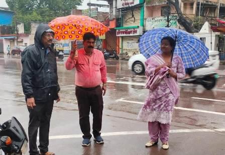 चक्रवाती तूफान के असर को लेकर दुर्ग निगम अलर्ट, आयुक्त लीना कोसम ने किया शहर का निरीक्षण...