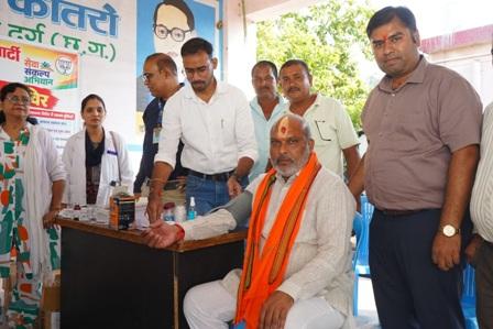 ग्राम कातरो में विशाल स्वास्थ्य शिविर का आयोजन, विधायक ललित चंद्राकर ने किया स्वास्थ्यकर्मियों का सम्मान...