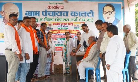 ग्राम कातरो में विशाल स्वास्थ्य शिविर का आयोजन, विधायक ललित चंद्राकर ने किया स्वास्थ्यकर्मियों का सम्मान...