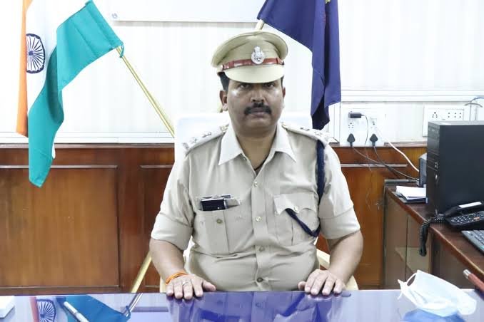 पुलिस अधीक्षक दुर्ग ने रेलवे स्टेशन का किया औचक निरीक्षण, आवश्यक सुरक्षा हेतु दिया निर्देश...